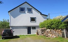 Airbnb&Booking at Postvegen 95